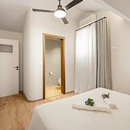 Lenikos Aparthotel
