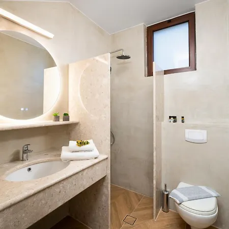 Aparthotel Lenikos